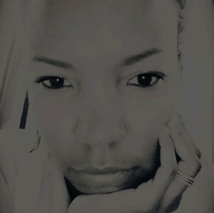 Meet your Posher, Akeia